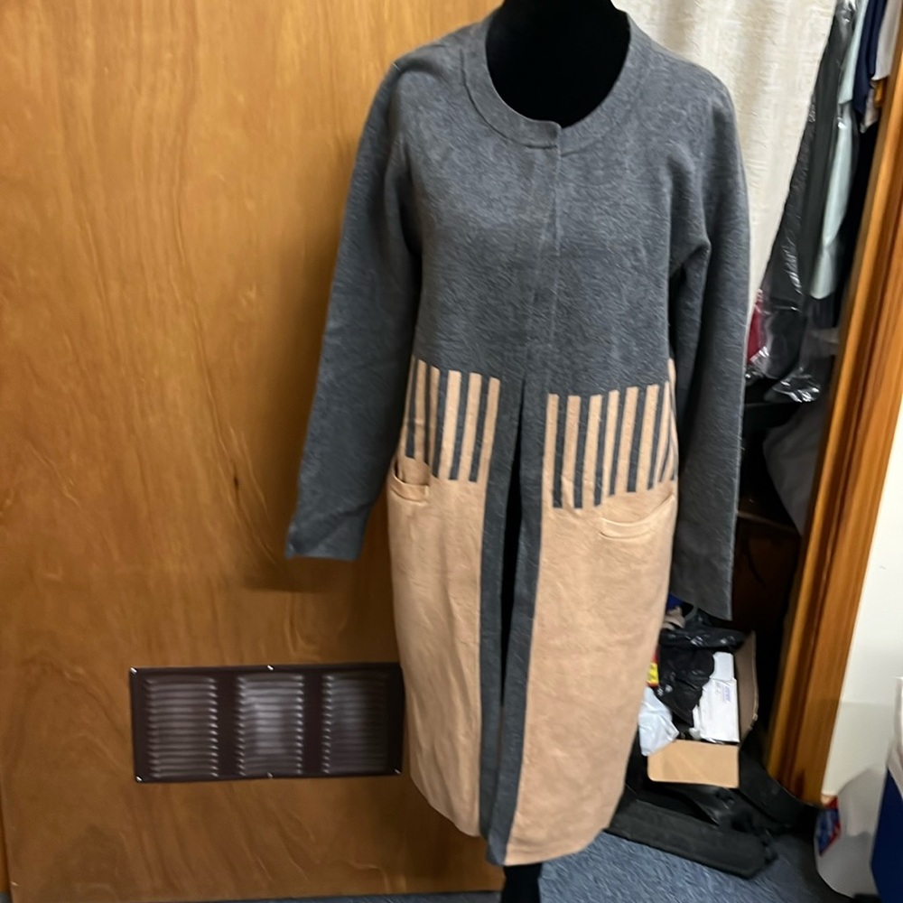 Liz Claiborne Street Length Sweater (Lg)